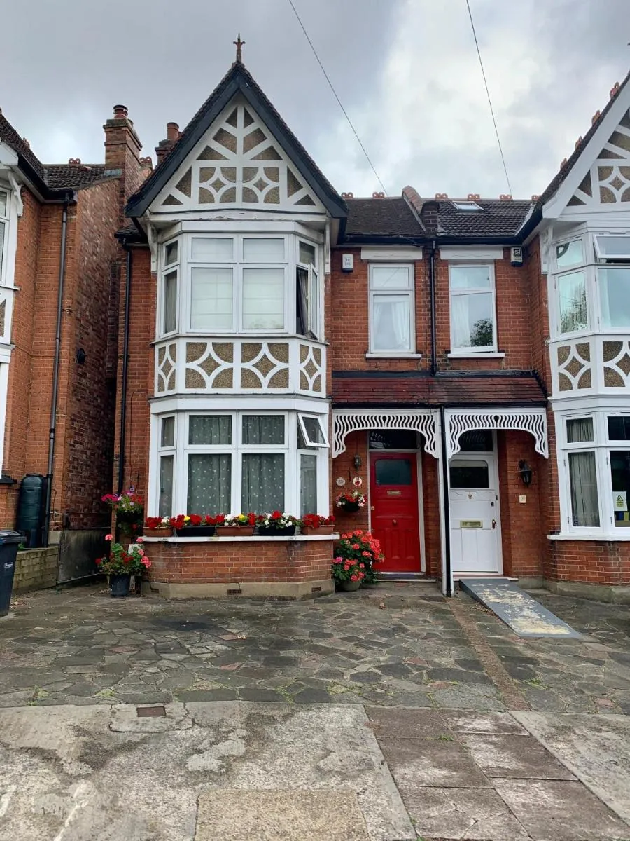 Image 4 of 38 Whitehall Road