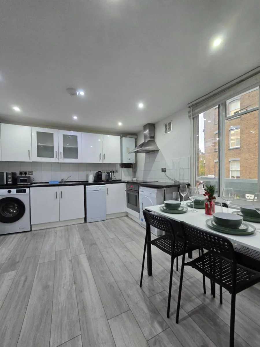 Image 3 of 3BD Kings Cross & St Pancras Cozy Flat