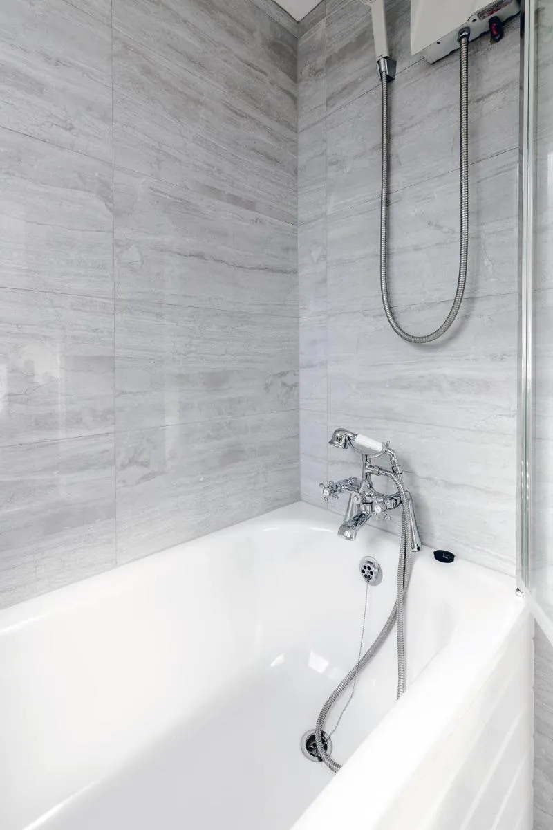 Image 5 of 3BR Off A13 , Sleeps 6, 2mins to Langdon DLR,Free Parking