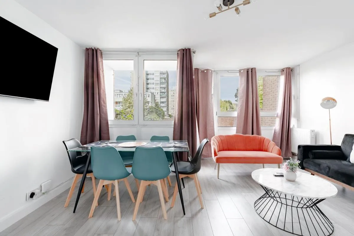 Image 3 of 3BR Off A13 , Sleeps 6, 2mins to Langdon DLR,Free Parking