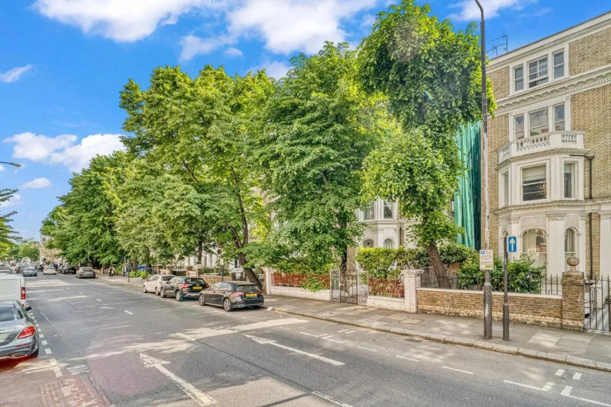 Image 5 of 3BR Retreat in Redcliffe Gardens