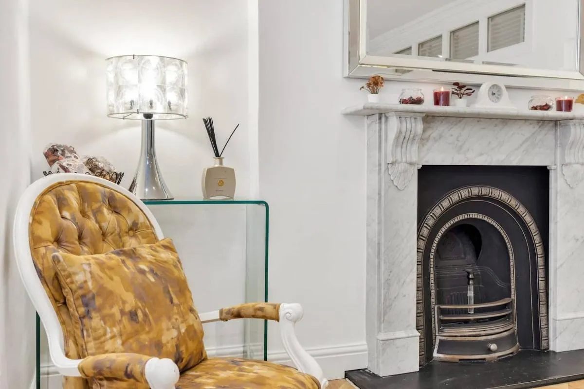 Image 2 of 3 BR 2BA Comfy Stay for 8 by Plotseeker London