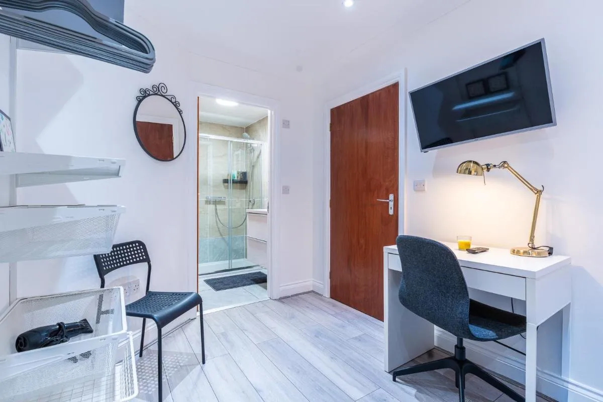 Image 5 of 3 BR 3BA Kensington Stay by Plotseeker Sleeps 8