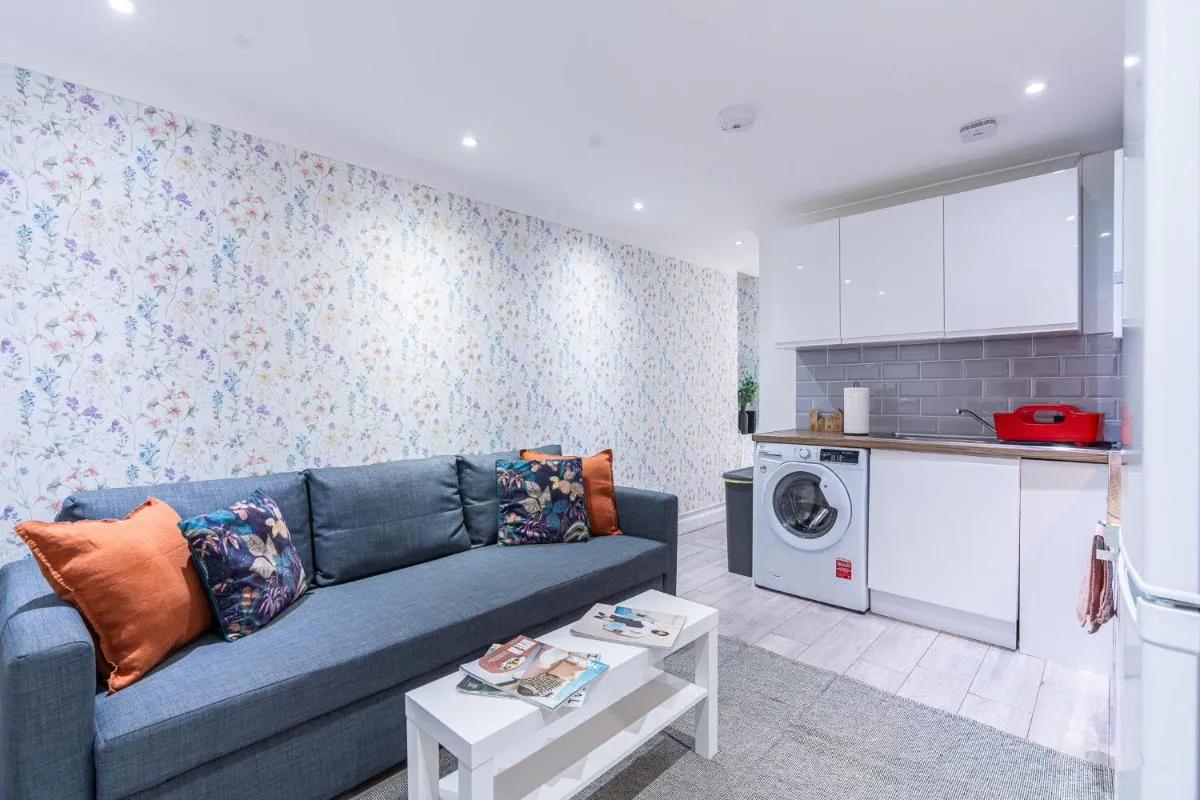 Image 4 of 3 BR 3BA Kensington Stay by Plotseeker Sleeps 8