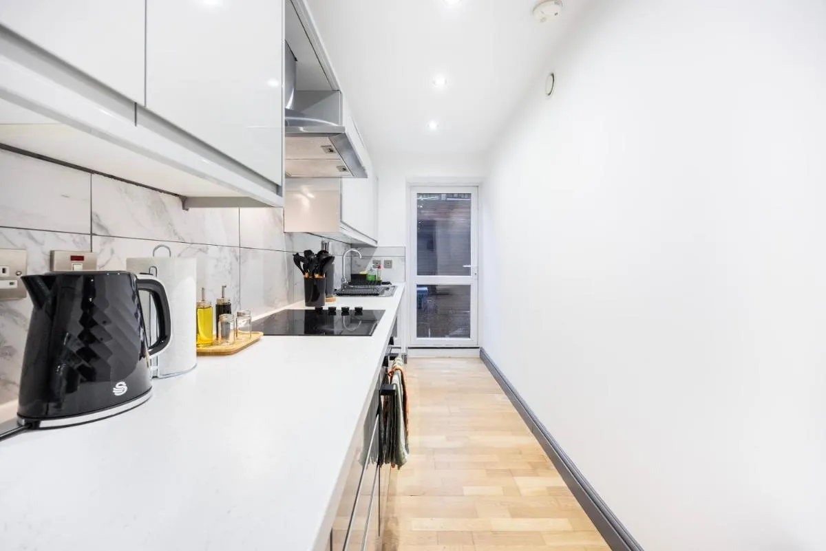 Image 4 of 3 BR Apt At Plotseeker Short Term Rental London
