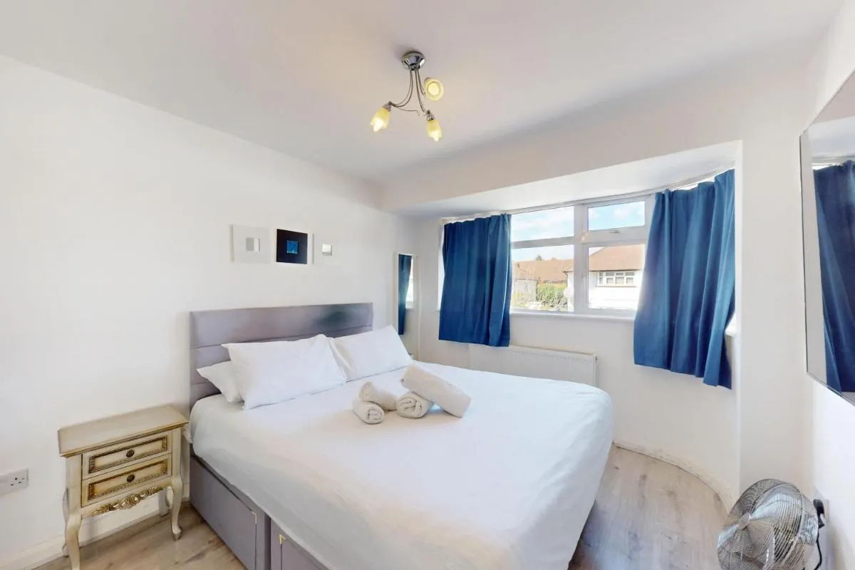 Image 4 of 3 Bed Home – 10 Min Walk to Mill Hill Tube