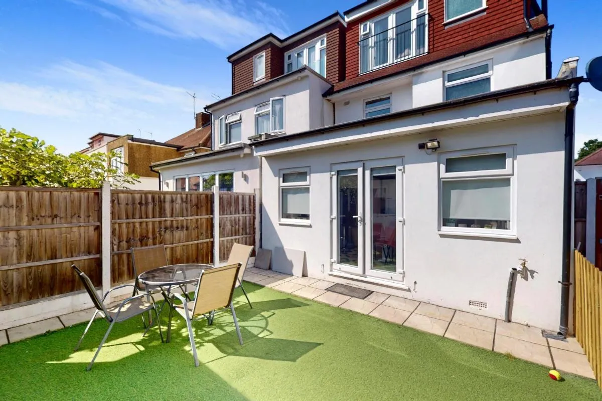Image 5 of 3 Bed Home – 10 Min Walk to Mill Hill Tube