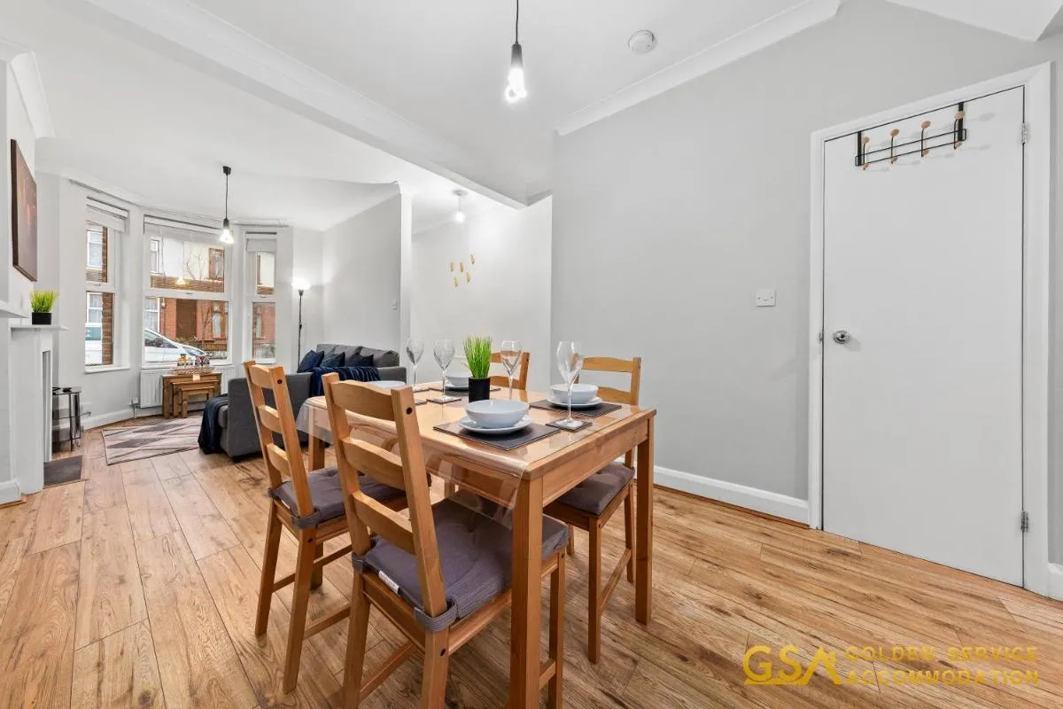 Image 4 of 3 Bed Home in Forest Gate – Waltham Forest