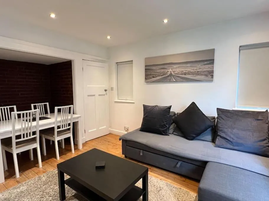 Image 4 of 3 Bed luxury house, 10 min walk to underground