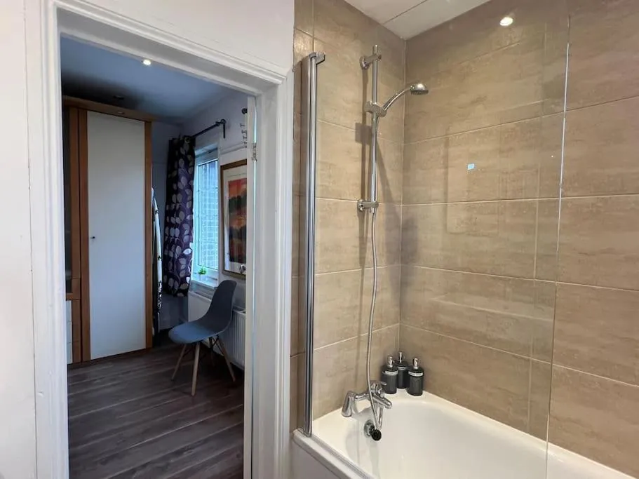 Image 3 of 3 Bed luxury house, 10 min walk to underground