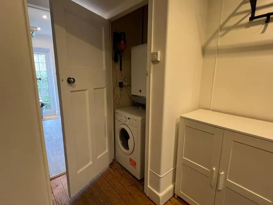 Image 5 of 3 Bed luxury house, 10 min walk to underground