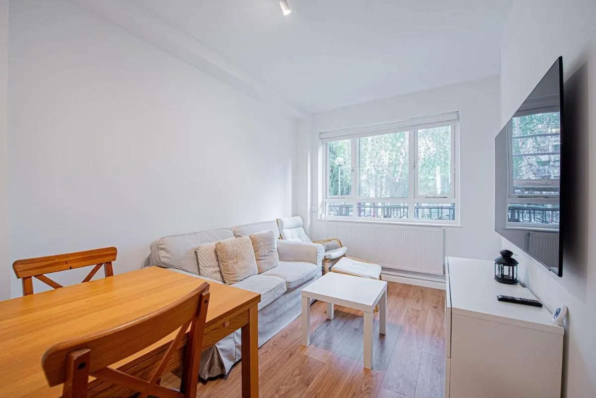 Image 5 of 3 Bedroom Apartment Near Kings Cross