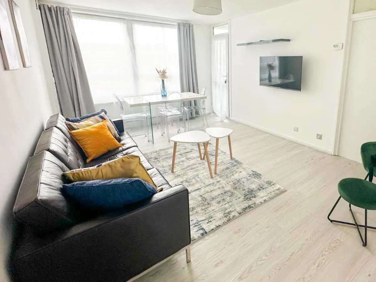 Image 5 of 3 Bedroom Flat Haggerston, Hackney, London