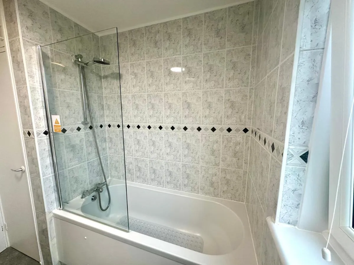 Image 3 of 3 Bedroom Flat Haggerston, Hackney, London