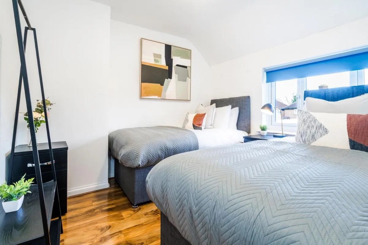 Image 4 of 3 Bedroom House, Kingston – London Waterloo 30 mins, FREE Parking