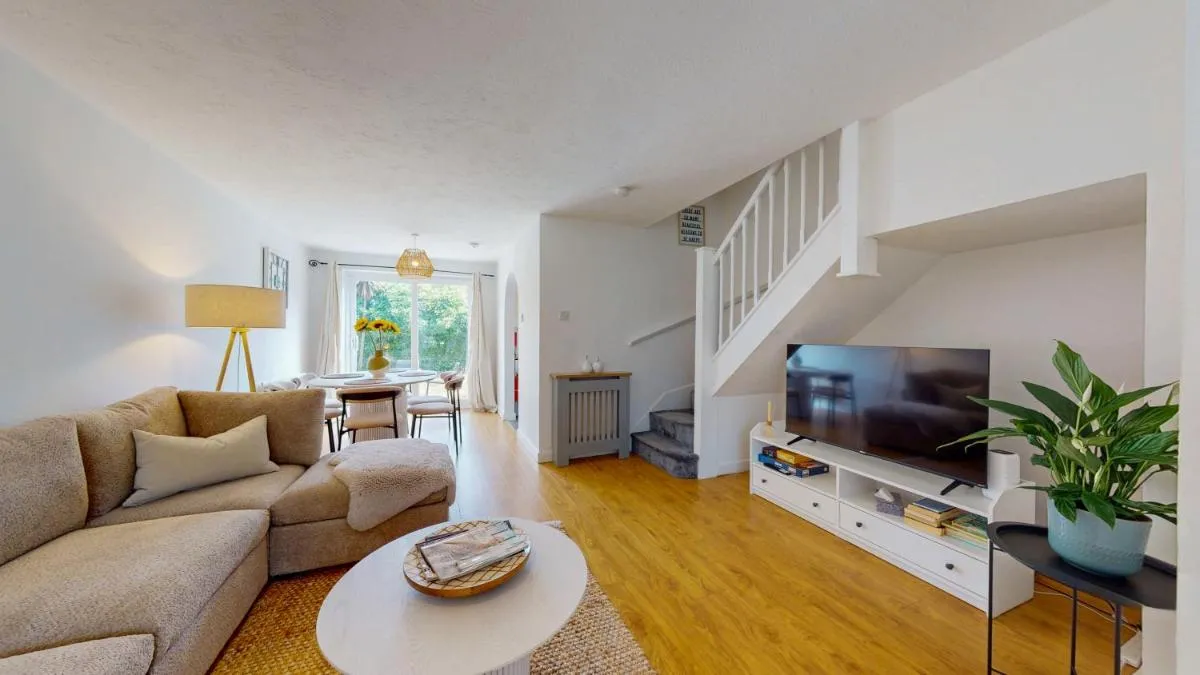 Image 5 of 3 Bedroom House with free parking and garden