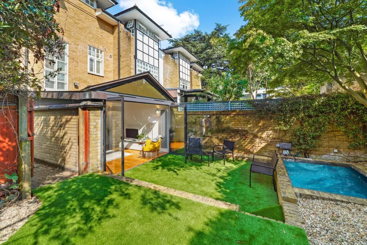 Image 4 of 3 Bedroom Mews Home – Clapham Common – Free Private Parking – Sleeps 5 – Newly Refurbished – Sweetpea & Pillow Properties