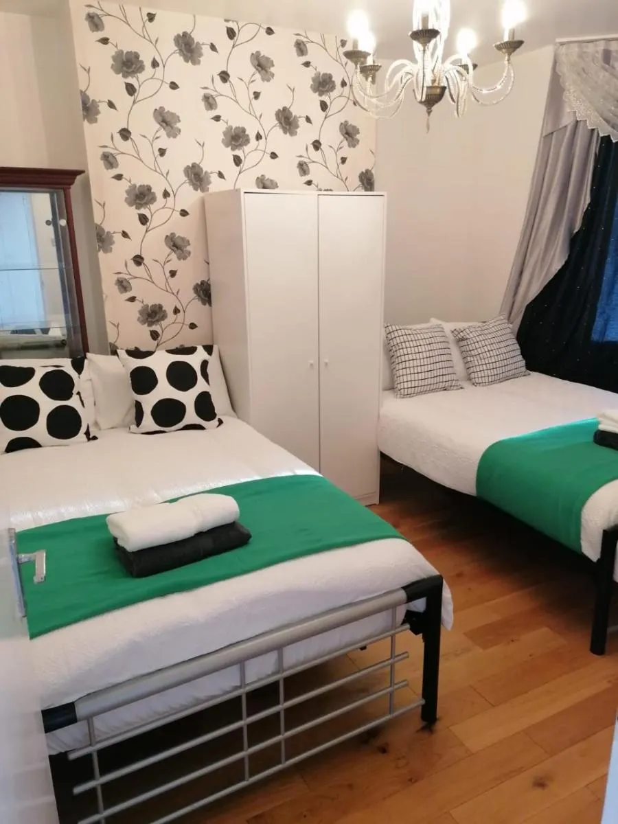 Image 4 of 3 Bedrooms Private Suite in Camden Town