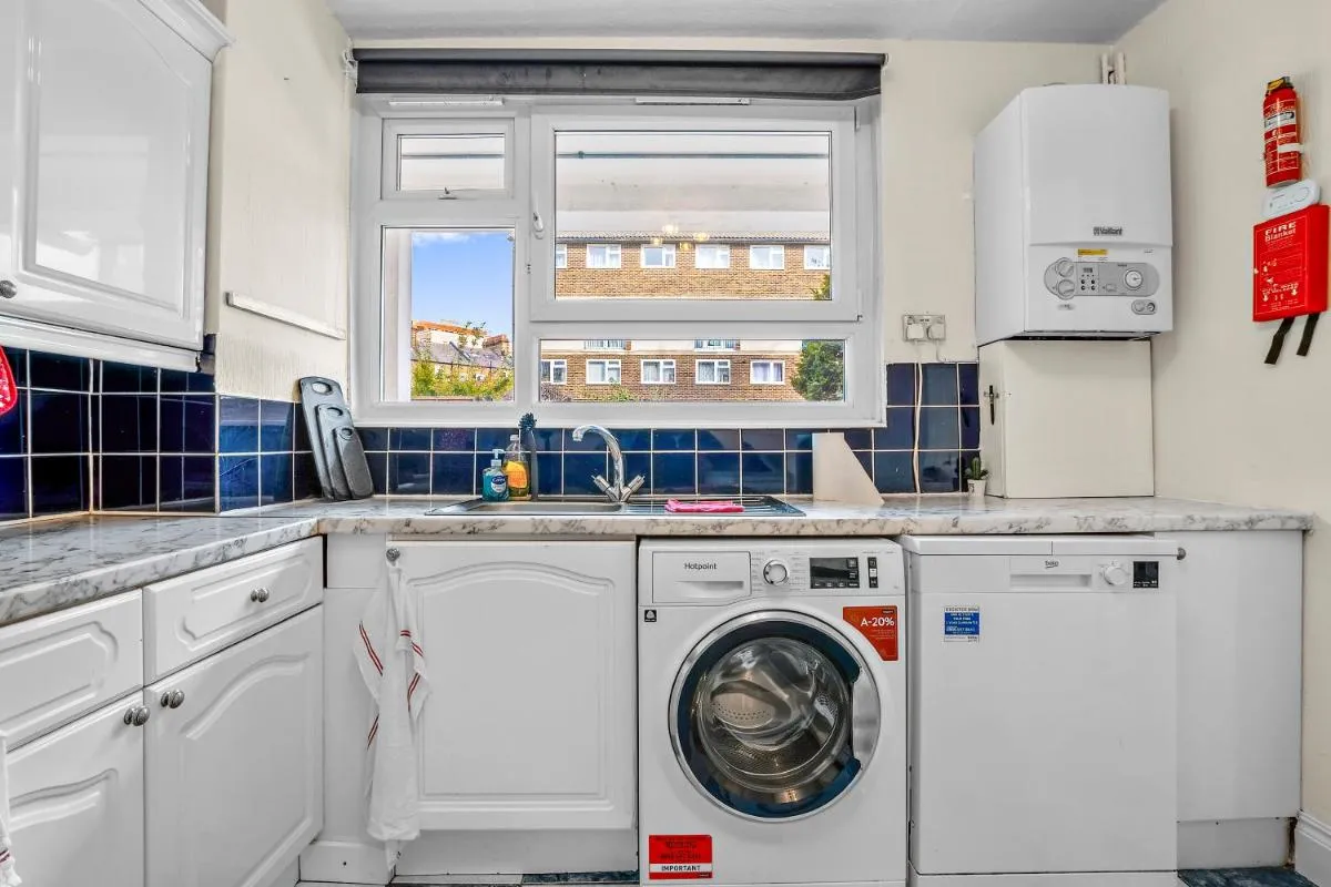 Image 4 of 3 Bedrooms and SofaBed with Pool Table, Parking, Garden, WiFi, SmartTV – Pets Allowed
