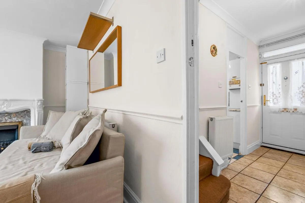 Image 3 of 3 Bedrooms and SofaBed with Pool Table, Parking, Garden, WiFi, SmartTV – Pets Allowed