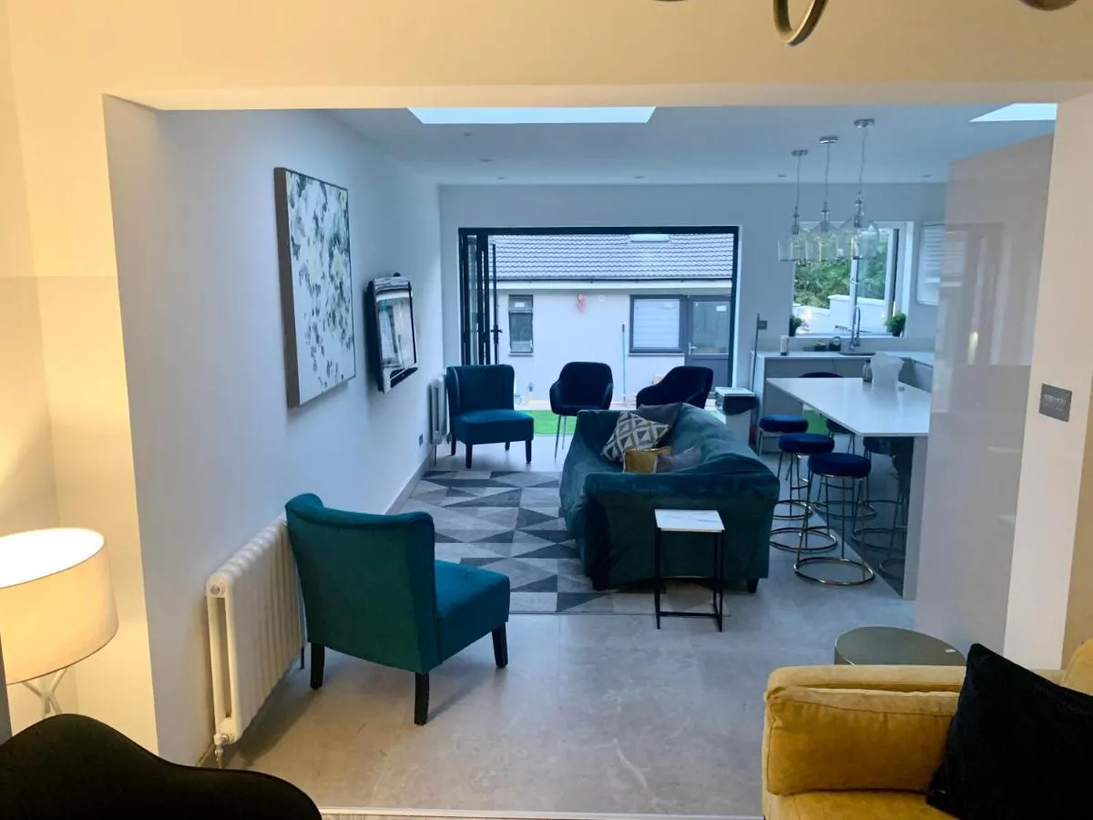 Image 4 of 3 Cosy Homes Walking Distance to Mall with Parking Available to Book Separately 3 Bed House Or 1 Bed Apartment Or Studio