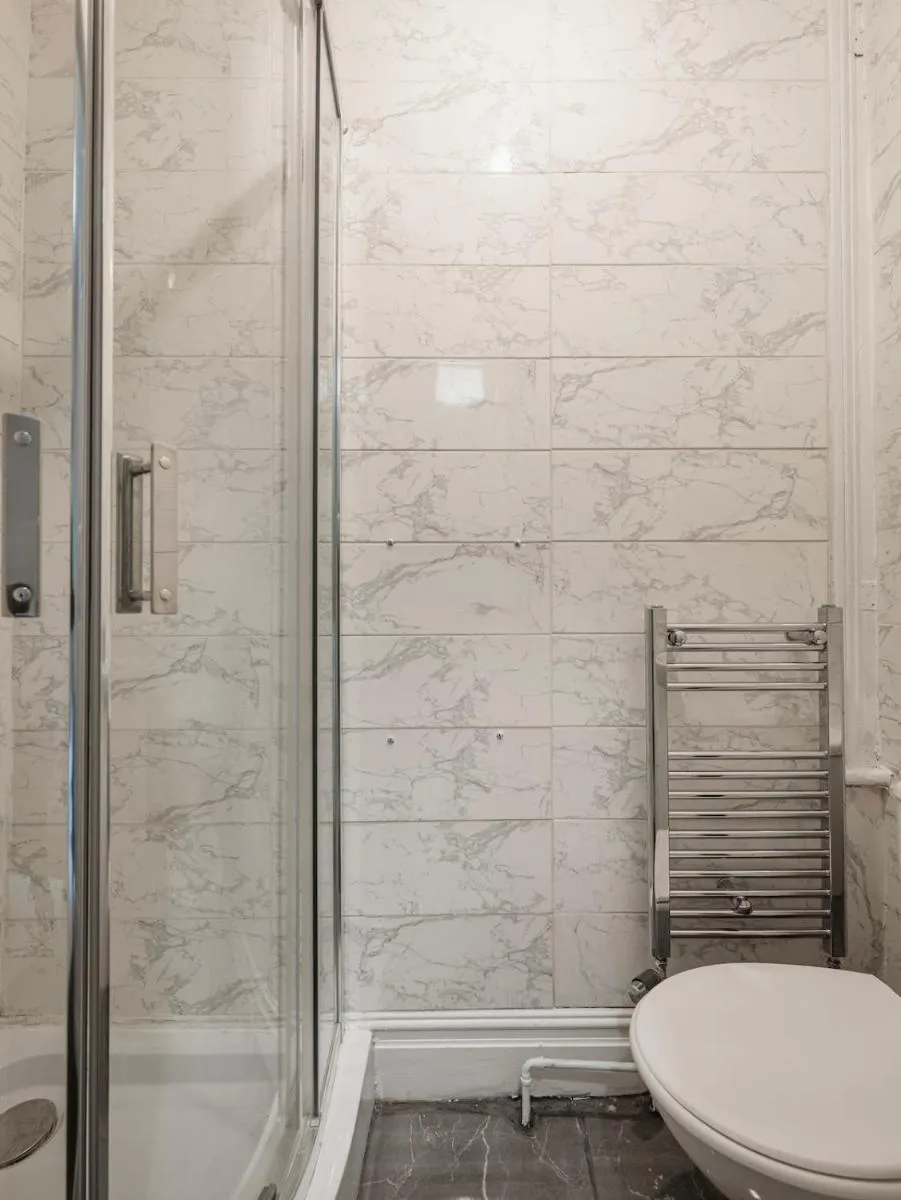 Image 4 of 3 bdr House – Garden, easy access to centrl London