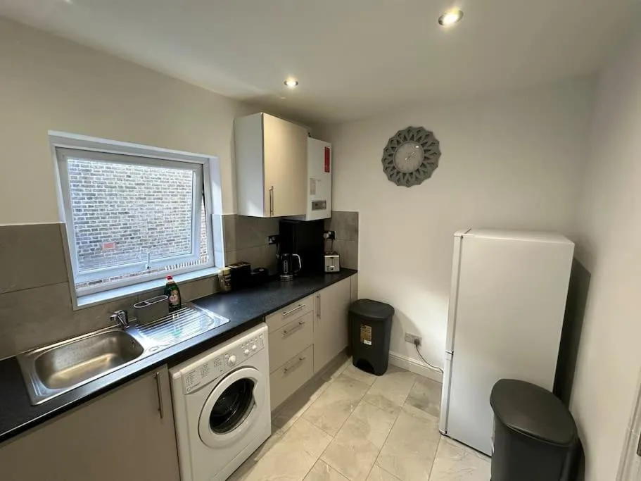 Image 3 of 3 bed Hackney/Harringay Flat