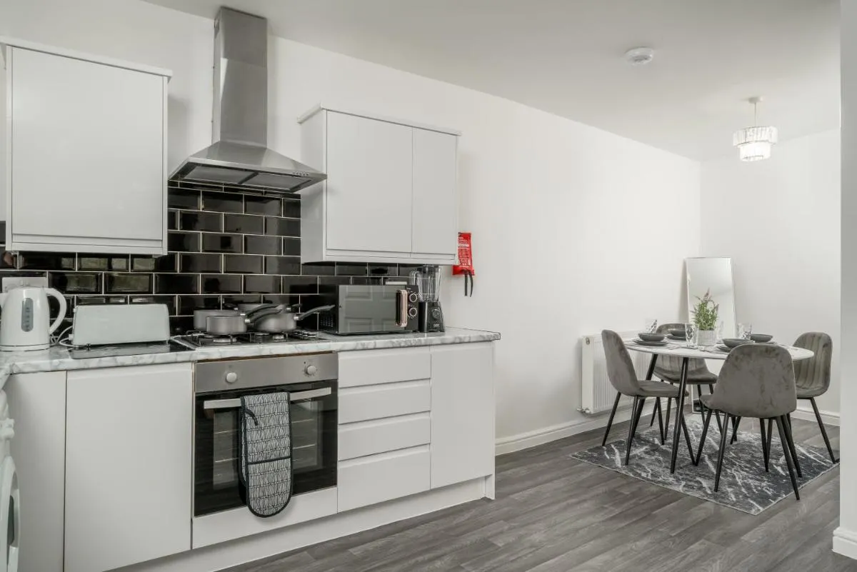 Image 4 of 3 bed home by Canning Town station