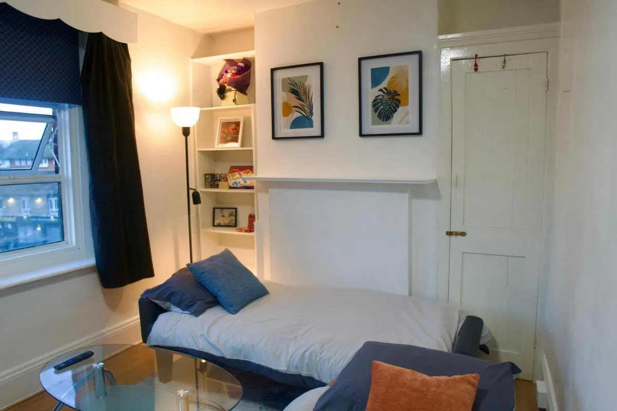 Image 4 of 3 bedroom Apartment – 10min walk Stratford station – Sleep 6
