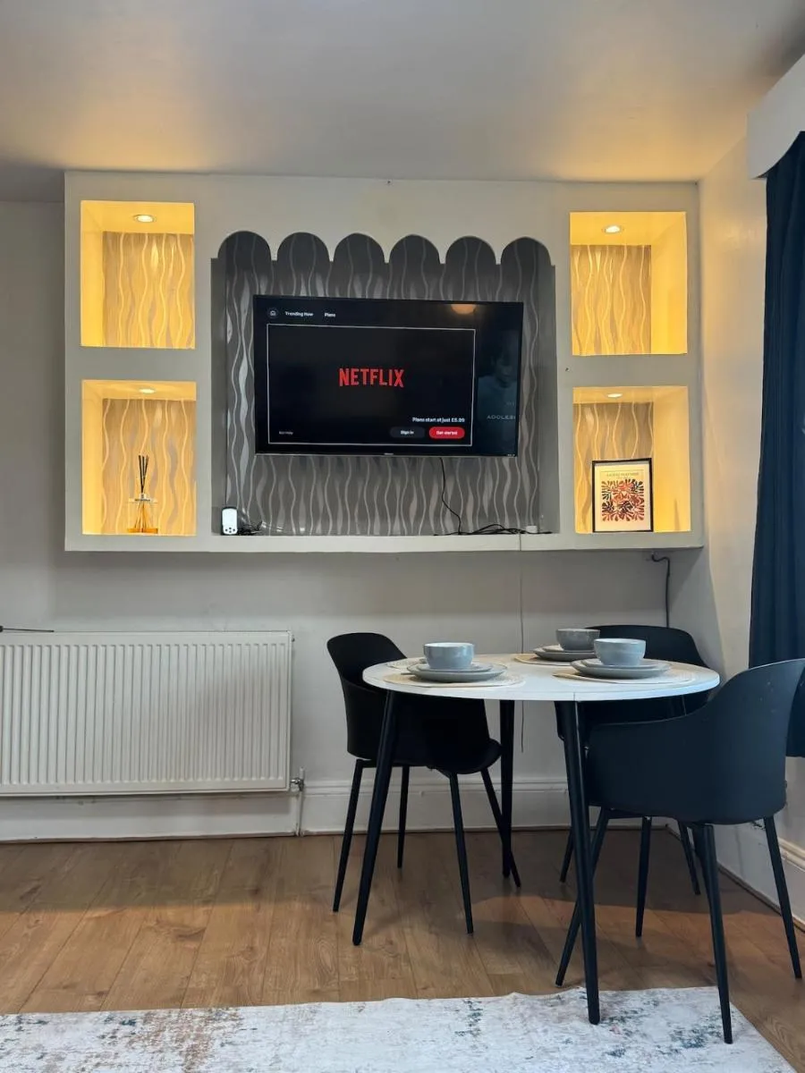 Image 5 of 3 bedroom Apartment – 10min walk Stratford station – Sleep 6