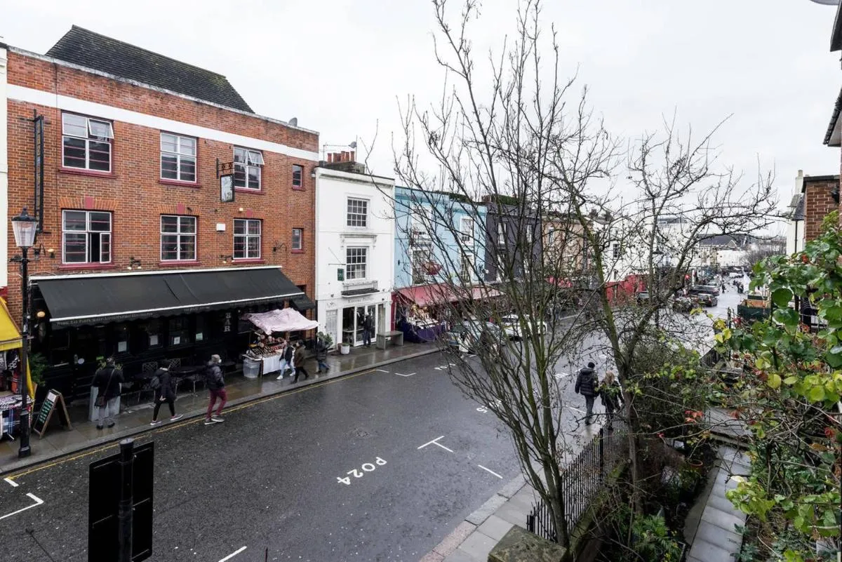 Image 4 of 3 bedroom Apartment on Portobello Road in Notting Hill