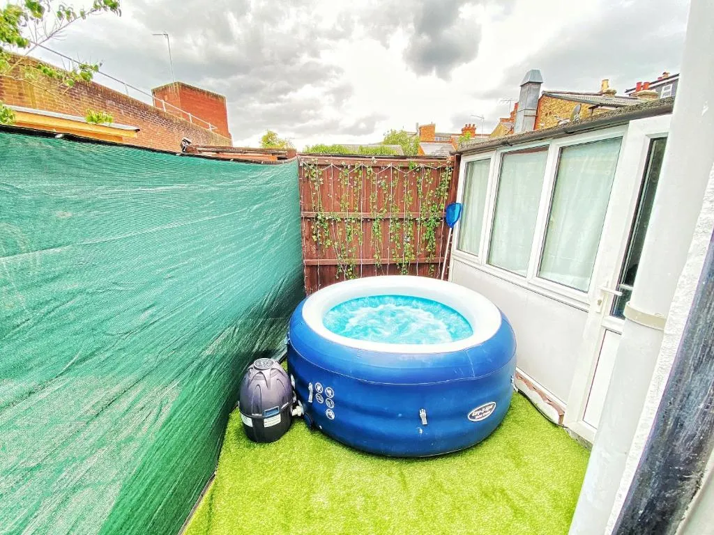 3 bedroom cottage pinner home