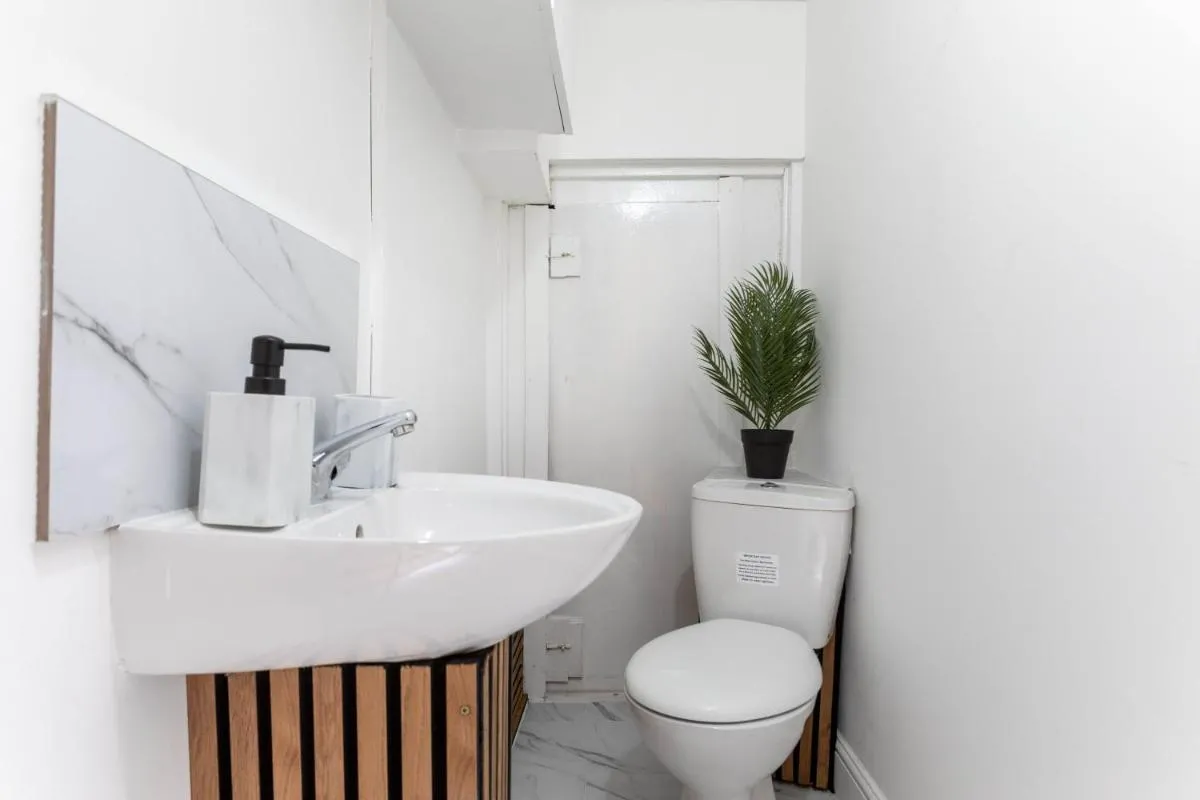 Image 3 of 3 bedroom house in Notting Hill