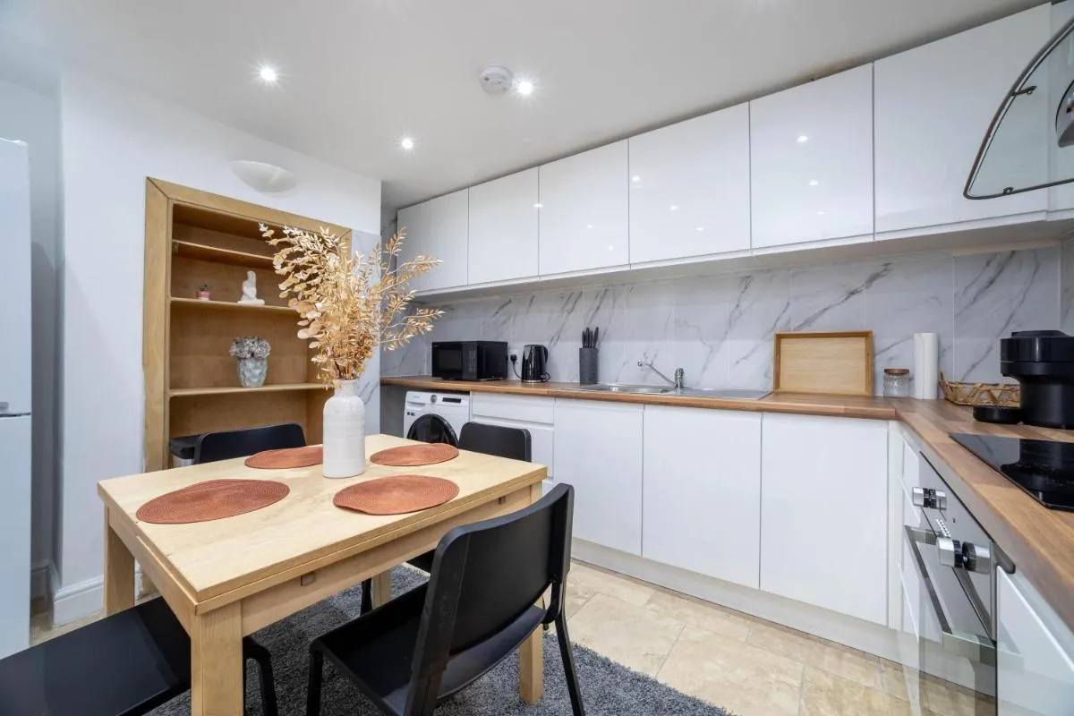 Image 4 of 3 bedroom house in Notting Hill