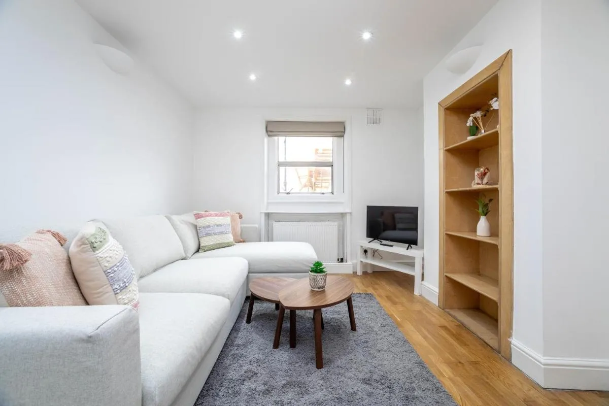 Image 5 of 3 bedroom house in Notting Hill