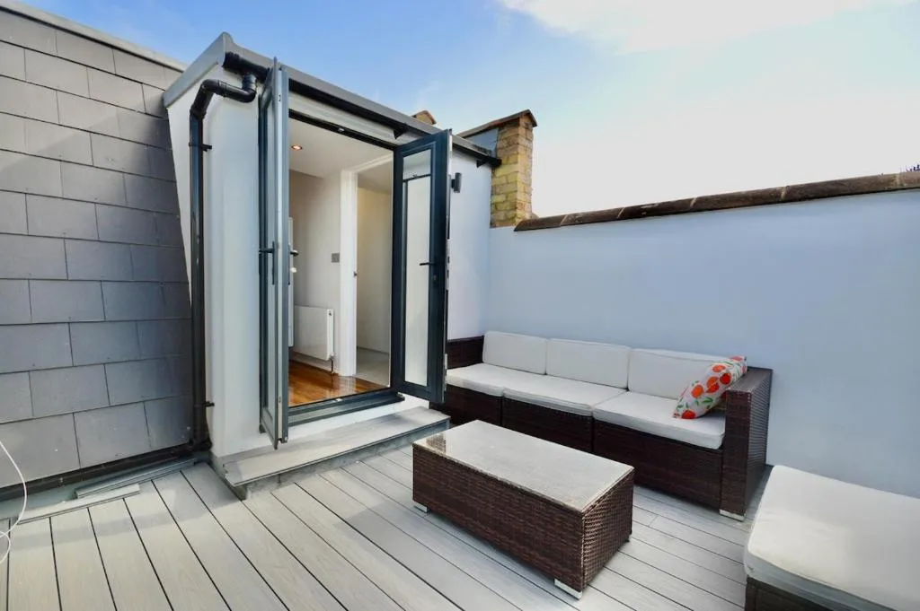 Image 1 of 3 bedrooms with roof terrace in fabulous Fulham