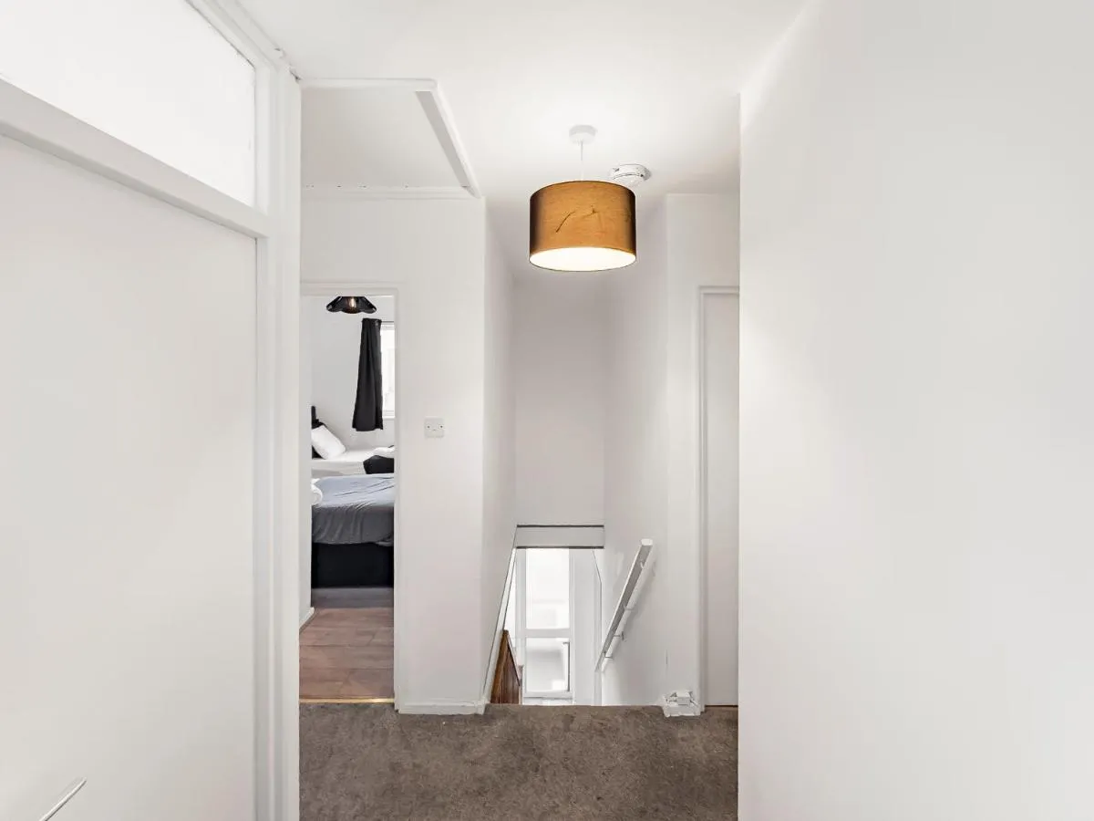 Image 3 of 3bed House Abbey wood Sleeps 8 Elizabeth Line