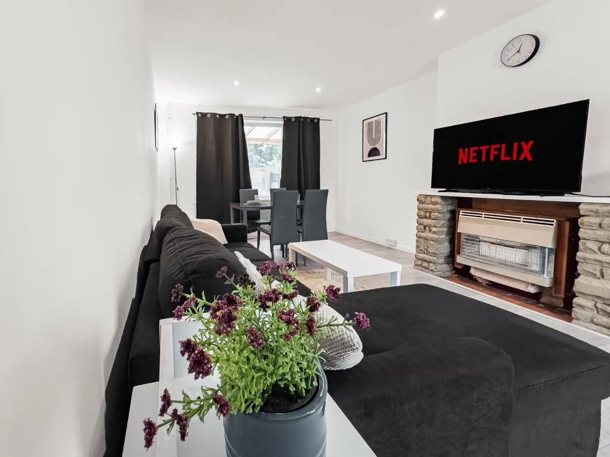 Image 5 of 3bed House Abbey wood Sleeps 8 Elizabeth Line