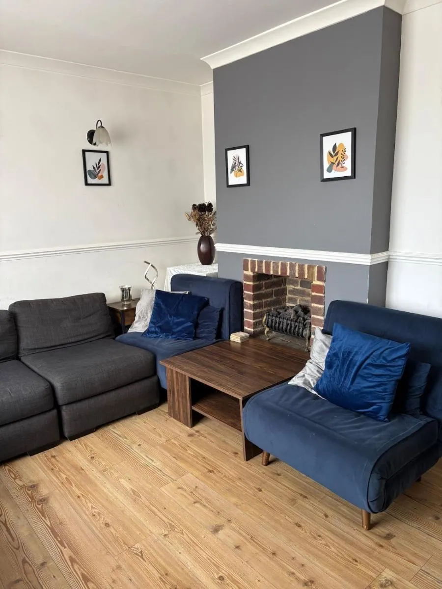 Image 4 of 3-bedroom family home with large garden and free parking