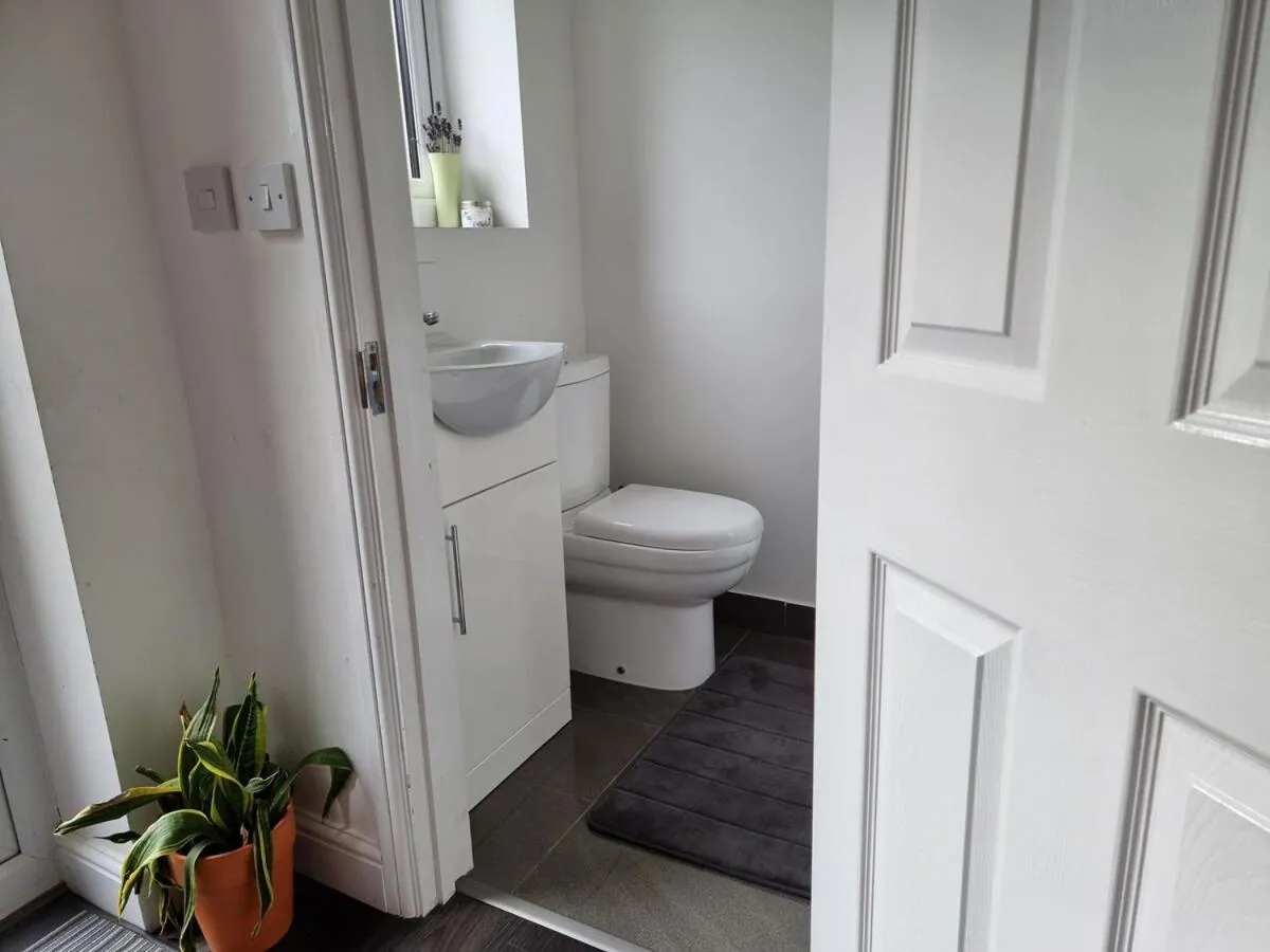 Image 3 of 3-bedroom family home with large garden and free parking
