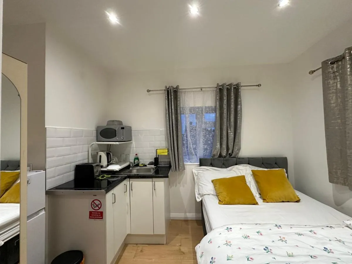 Image 4 of 3rd Studio Flat With Private Toilet and Bathroom Setup For Family Enjoyment 134 Keedonwood Road Bromley