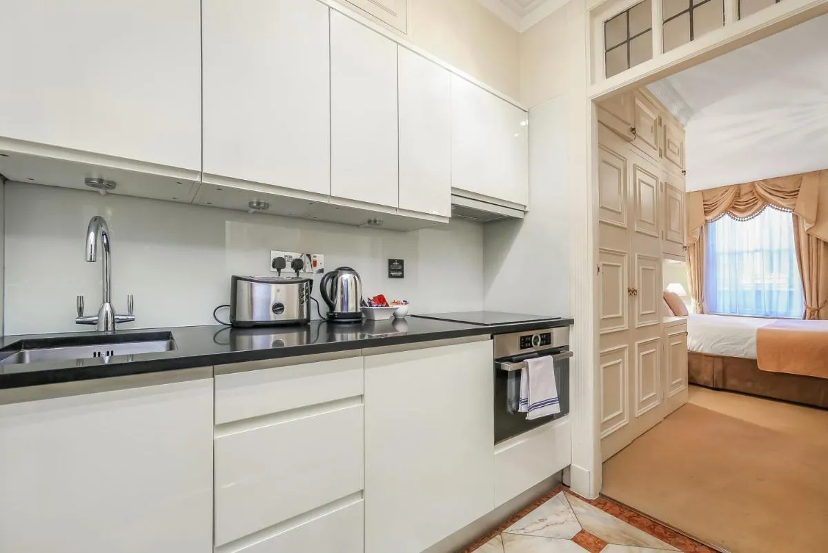 Image 4 of 44 Curzon Street by Mansley