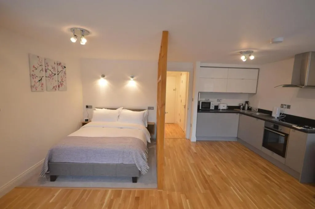 Image 4 of 4B Soho Studios 4th floor by Indigo Flats