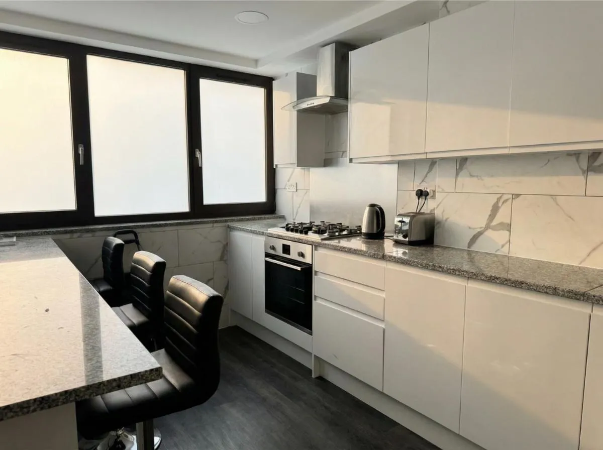 Image 3 of 4 Bed Flat in Hoxton Zone 1 with Balcony