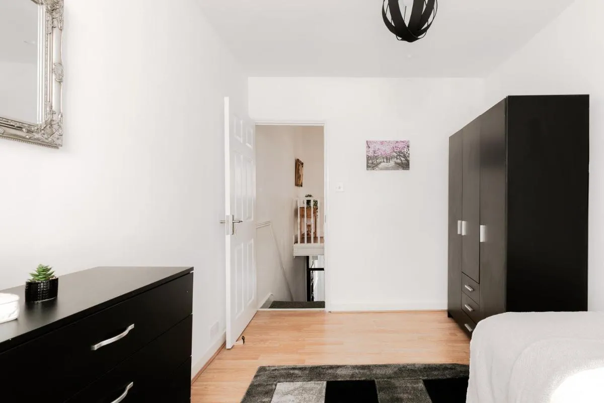 Image 3 of 4 Bed House – Sleeps 8 – Garden Pets Wifi