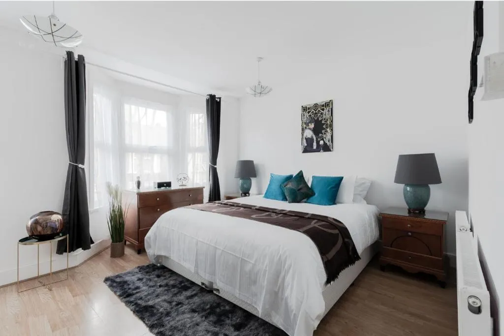 Image 1 of 4 Bed House – Sleeps 8 – Garden Pets Wifi