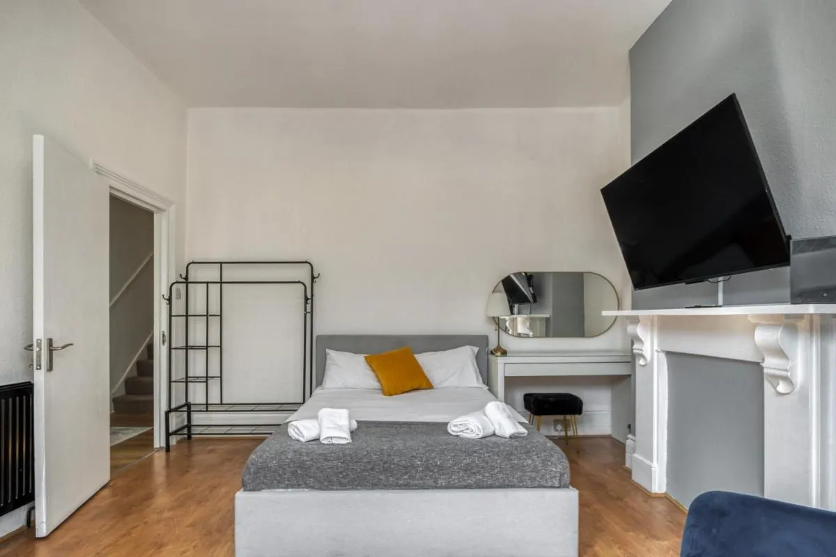 Image 5 of 4 Bedroom Dalston Apartment