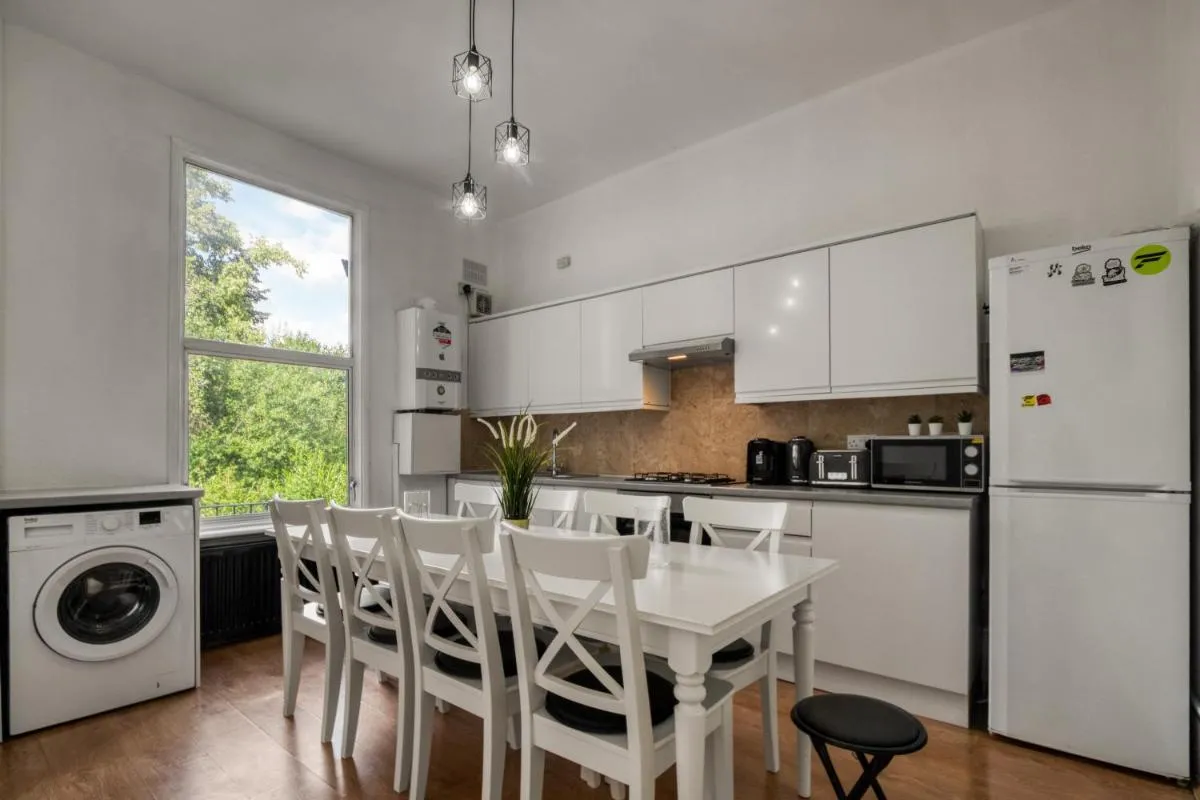Image 4 of 4 Bedroom Dalston Apartment