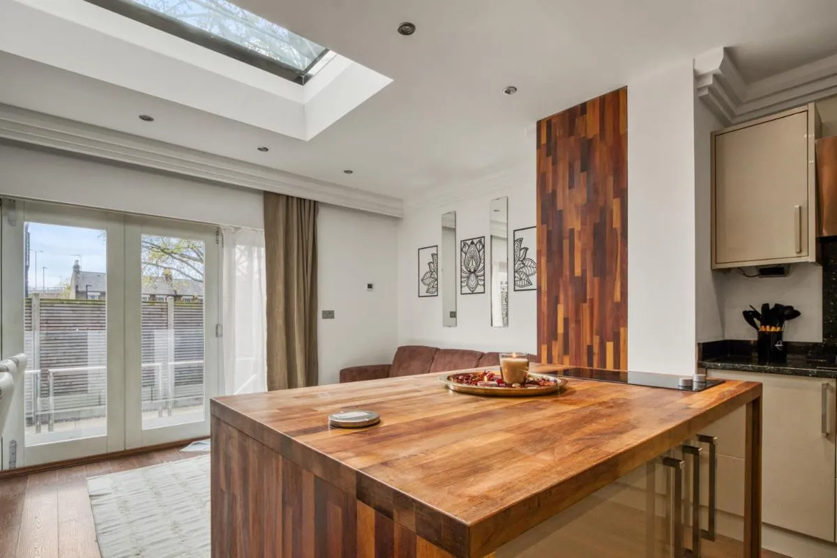 Image 5 of 4 Bedroom House in Chiswick- Elegance & Serenity