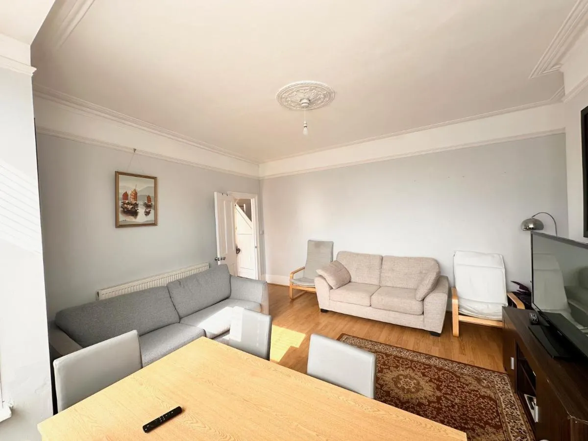 Image 5 of 4 Bedroom house in SE4